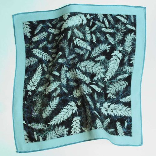 Hanky LT blue loose_web